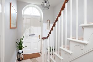 Long Cross Farm_Entrance Hall - click for photo gallery